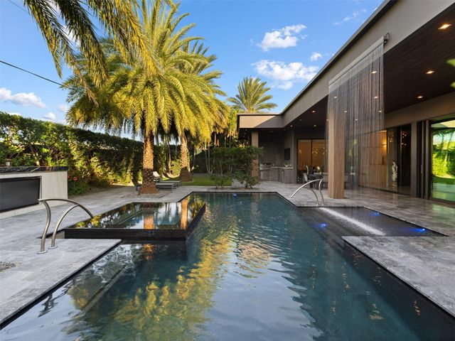 2213 NE 37th Dr, Fort Lauderdale, FL 33308