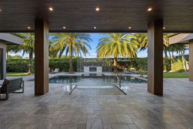 2213 NE 37th Dr, Fort Lauderdale, FL 33308