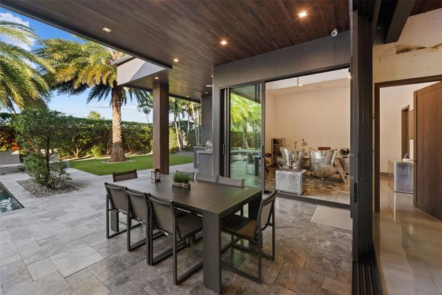 2213 NE 37th Dr, Fort Lauderdale, FL 33308