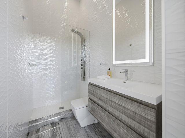 2213 NE 37th Dr, Fort Lauderdale, FL 33308