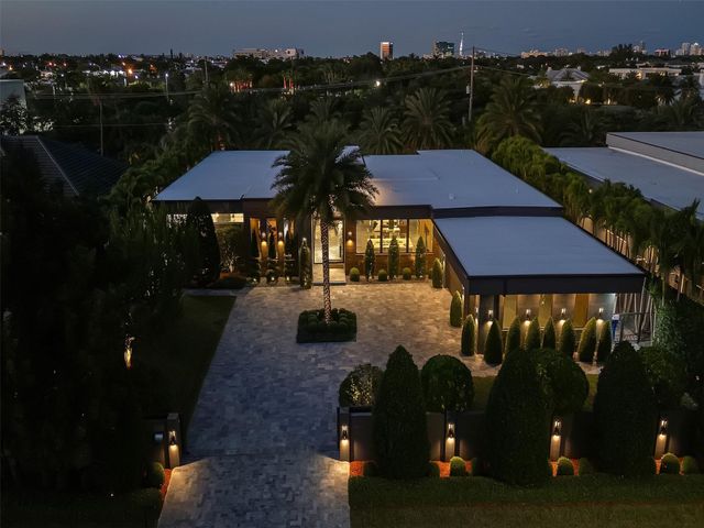 2213 NE 37th Dr, Fort Lauderdale, FL 33308