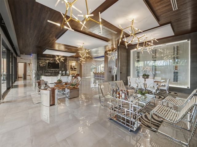 2213 NE 37th Dr, Fort Lauderdale, FL 33308