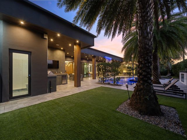 2213 NE 37th Dr, Fort Lauderdale, FL 33308