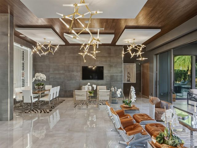 2213 NE 37th Dr, Fort Lauderdale, FL 33308