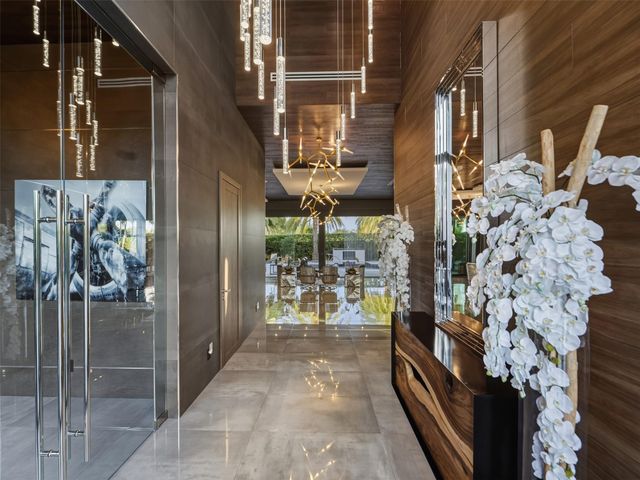 2213 NE 37th Dr, Fort Lauderdale, FL 33308