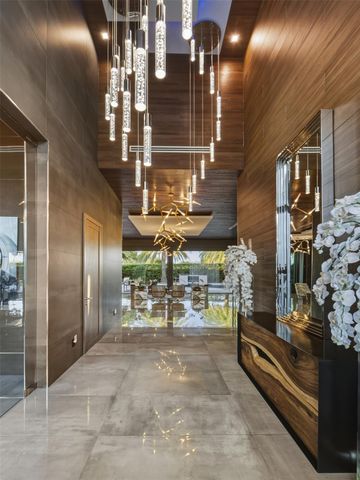 2213 NE 37th Dr, Fort Lauderdale, FL 33308