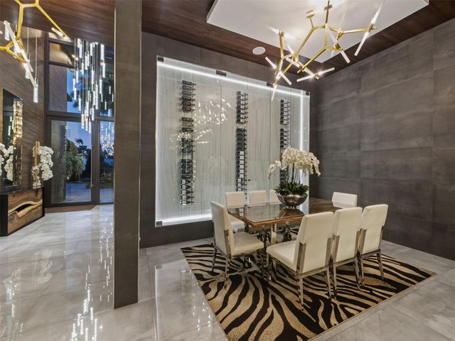 2213 NE 37th Dr, Fort Lauderdale, FL 33308