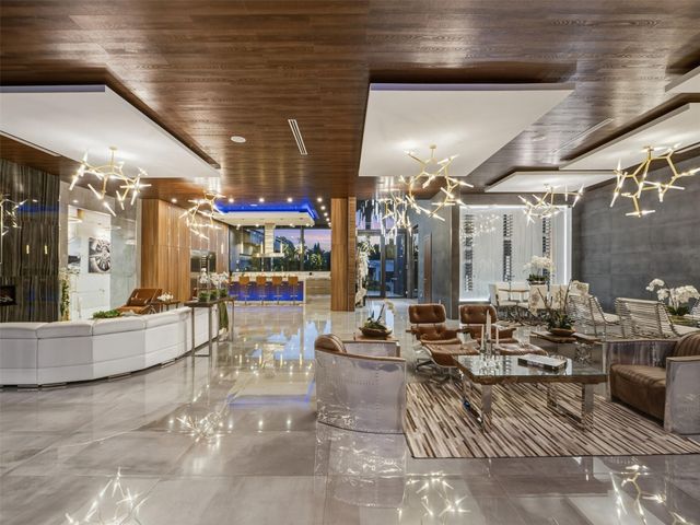 2213 NE 37th Dr, Fort Lauderdale, FL 33308