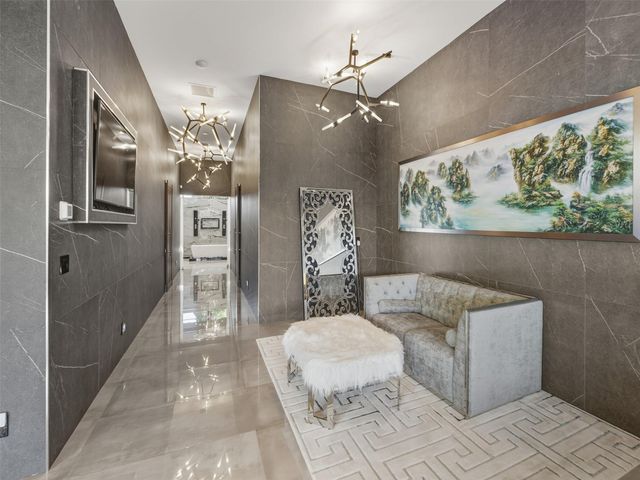 2213 NE 37th Dr, Fort Lauderdale, FL 33308