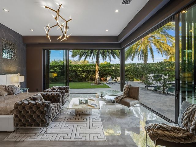 2213 NE 37th Dr, Fort Lauderdale, FL 33308