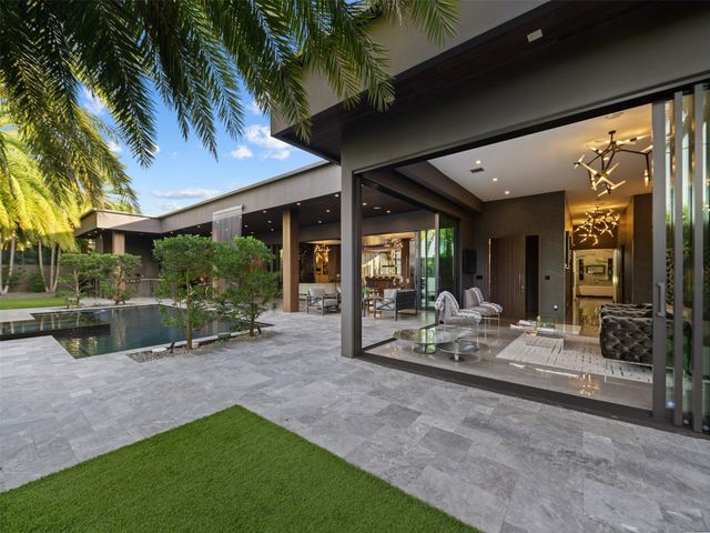 2213 NE 37th Dr, Fort Lauderdale, FL 33308