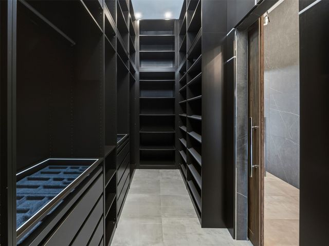 2213 NE 37th Dr, Fort Lauderdale, FL 33308