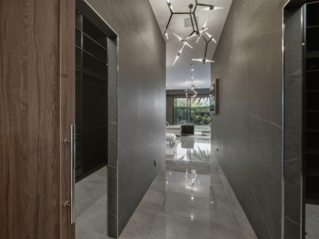 2213 NE 37th Dr, Fort Lauderdale, FL 33308