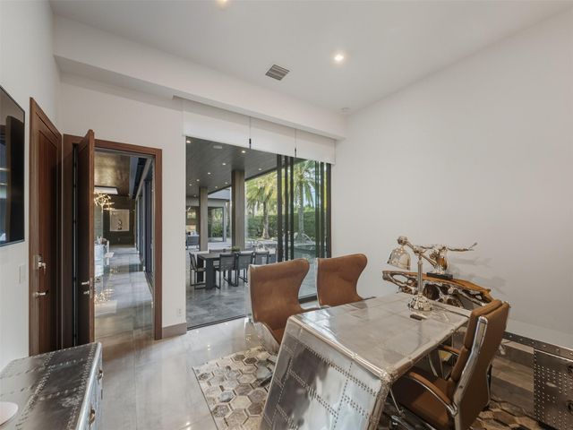 2213 NE 37th Dr, Fort Lauderdale, FL 33308