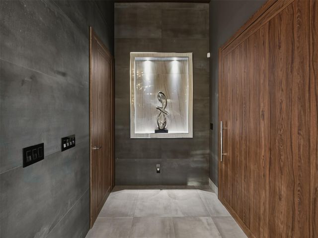 2213 NE 37th Dr, Fort Lauderdale, FL 33308