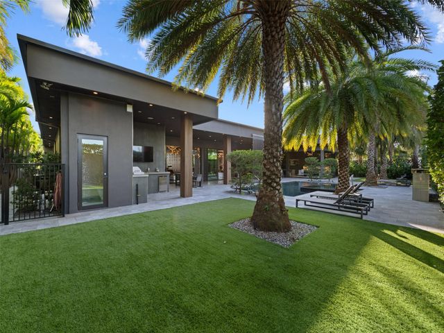 2213 NE 37th Dr, Fort Lauderdale, FL 33308