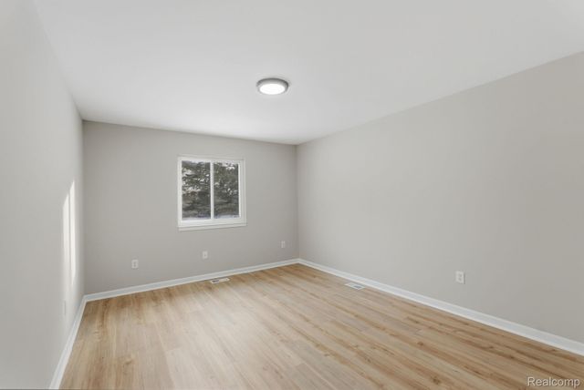 26224 Jackgrove Lane, New Baltimore, MI 48051