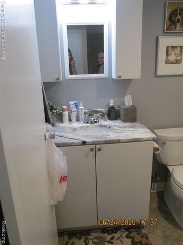 21800 Morley Avenue 403, Dearborn, MI 48124