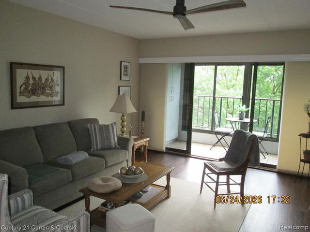 21800 Morley Avenue 403, Dearborn, MI 48124