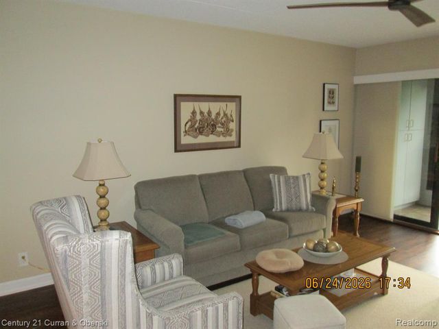 21800 Morley Avenue 403, Dearborn, MI 48124
