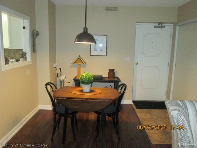 21800 Morley Avenue 403, Dearborn, MI 48124