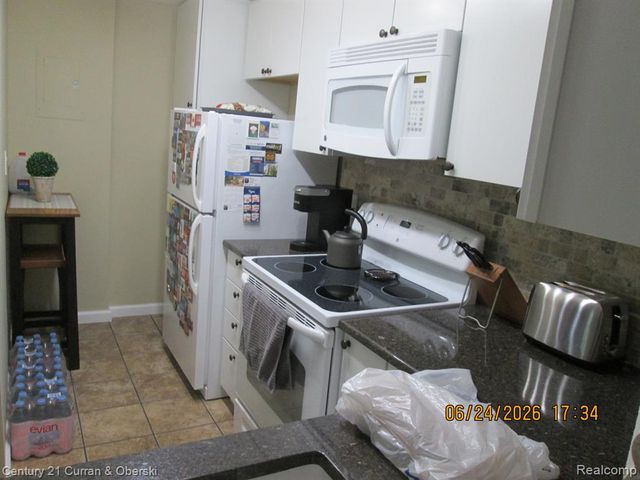 21800 Morley Avenue 403, Dearborn, MI 48124