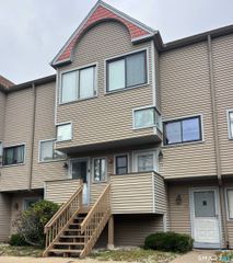 40 Crest Street 16, West Haven, CT 06516