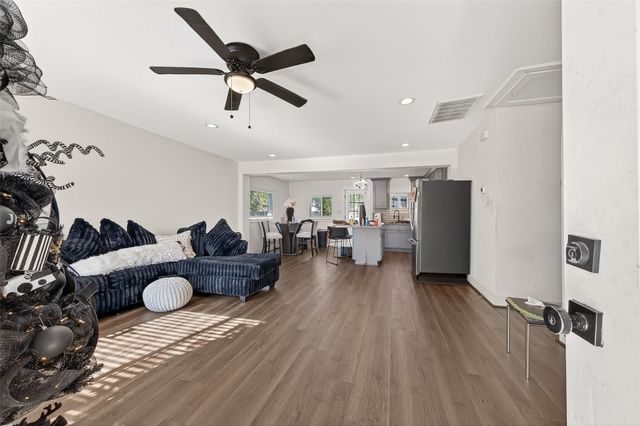 978 Saint Clair Street, Houston, TX 77088