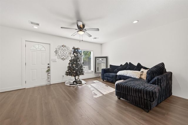 978 Saint Clair Street, Houston, TX 77088