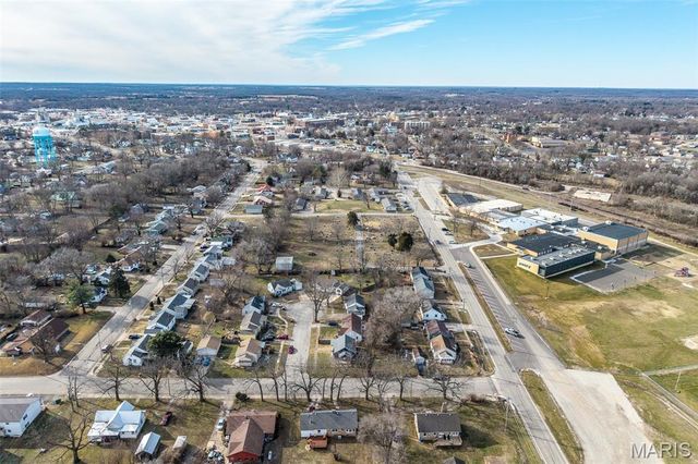 6 Cambridge Court, Lebanon, MO 65536