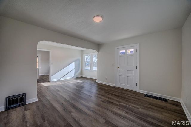 6 Cambridge Court, Lebanon, MO 65536