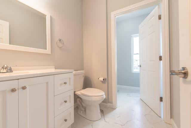 184 Avenue C -3, Woonsocket, RI 02895