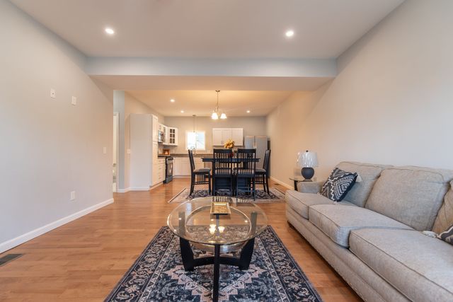 184 Avenue C -3, Woonsocket, RI 02895