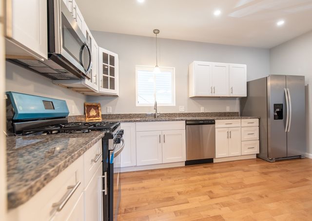 184 Avenue C -3, Woonsocket, RI 02895