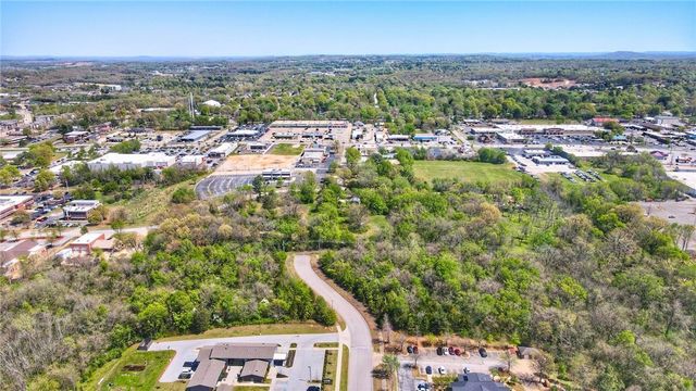 N Plainview Avenue, Fayetteville, AR 72703