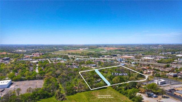 N Plainview Avenue, Fayetteville, AR 72703