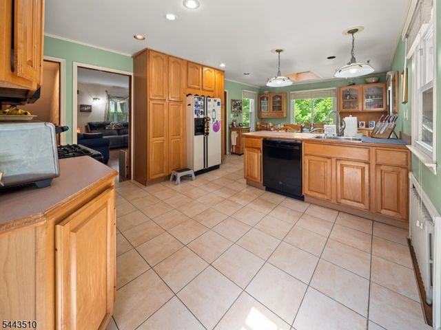 39 Union Pl, Bloomfield Twp., NJ 07003
