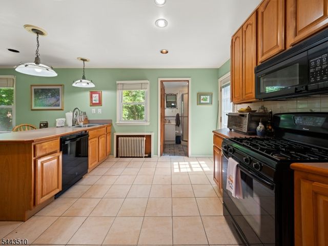 39 Union Pl, Bloomfield Twp., NJ 07003
