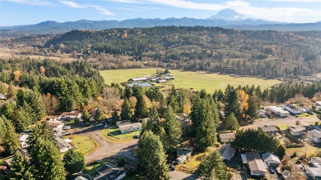 13405 Cedar Court E, Bonney Lake, WA 98391