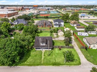 812 S Virginia Street, La Porte, TX 77571