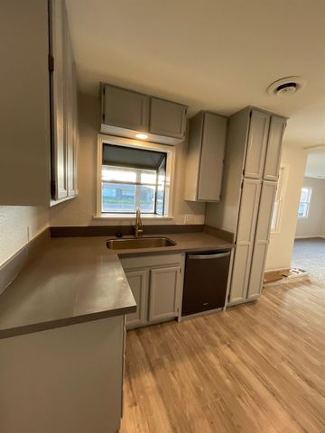 917 9th St, Turlock, CA 95380