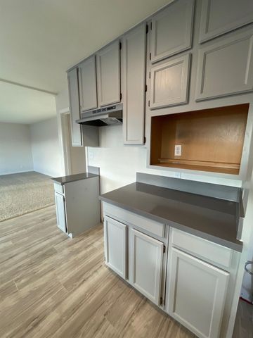 917 9th St, Turlock, CA 95380