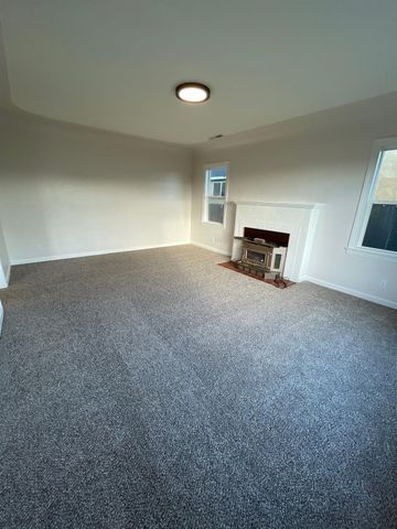 917 9th St, Turlock, CA 95380