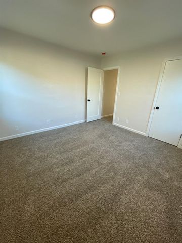 917 9th St, Turlock, CA 95380