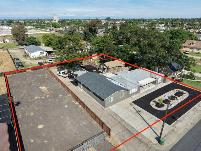 917 9th St, Turlock, CA 95380