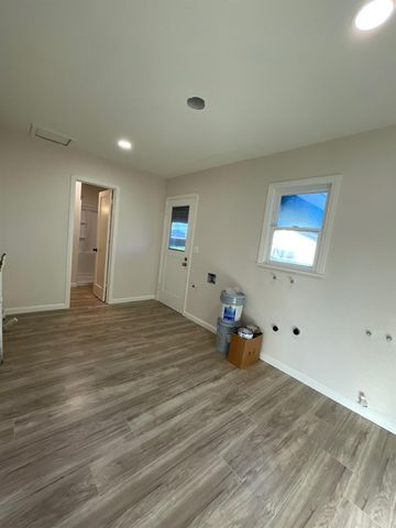 917 9th St, Turlock, CA 95380