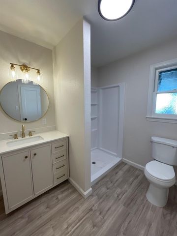 917 9th St, Turlock, CA 95380