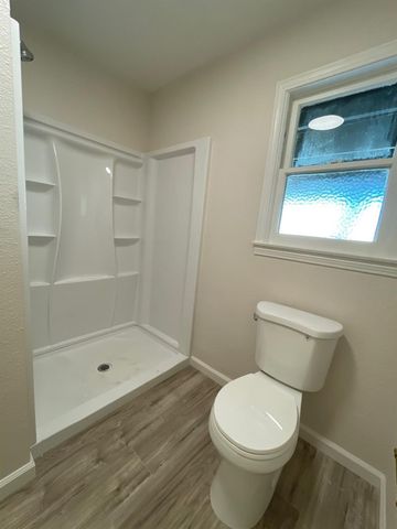 917 9th St, Turlock, CA 95380