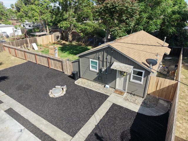 917 9th St, Turlock, CA 95380