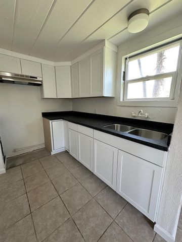 917 9th St, Turlock, CA 95380